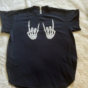 NWOT pebby forevee side slit tee rock on skele